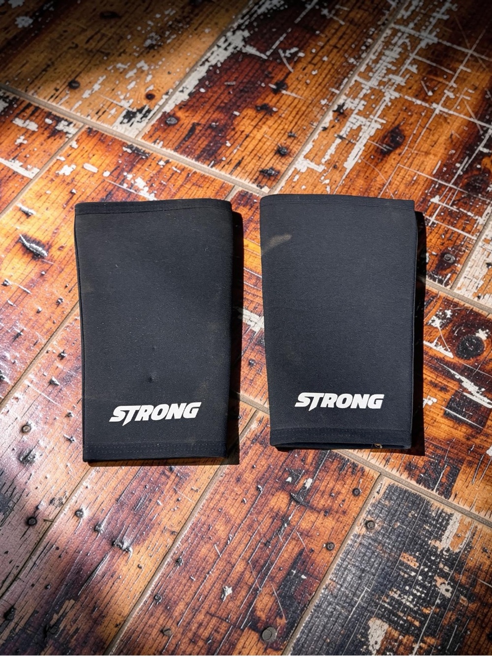 Black STRONG Knee Brace Pair